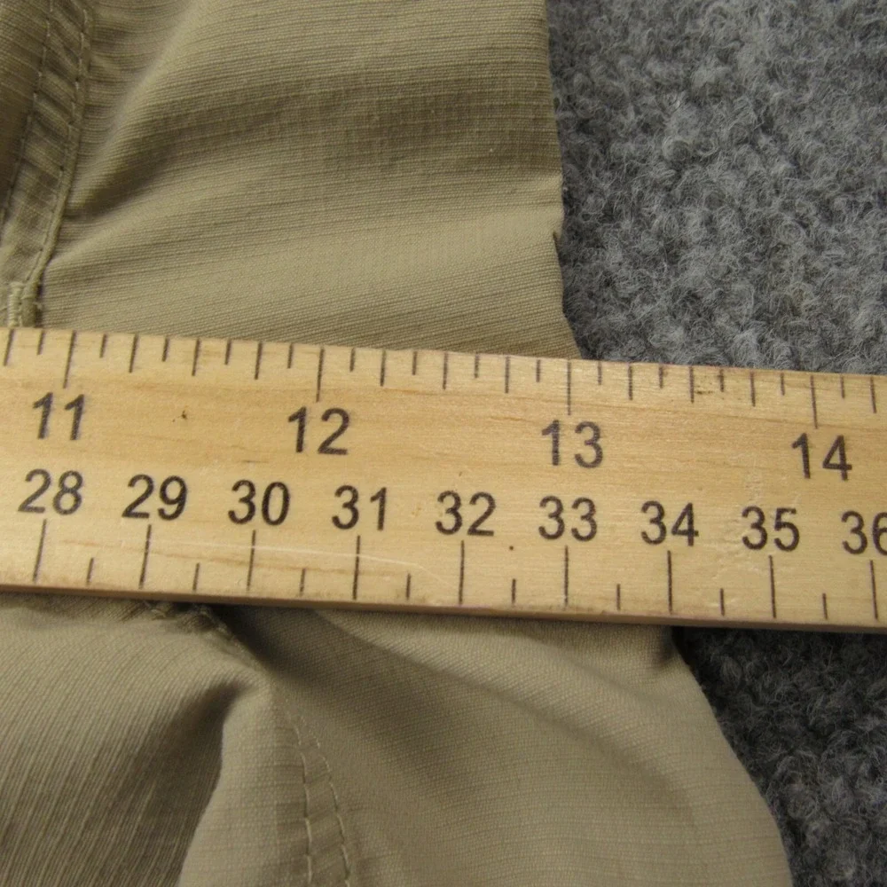 The North Face Shorts Men‎ Large Beige Nylon Outdoor Hiking Zipper Stow Pocket
